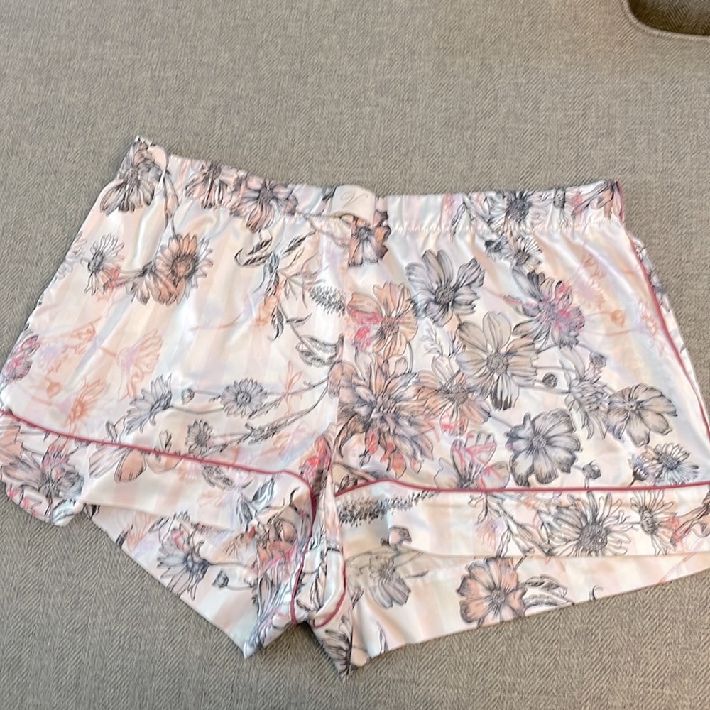 Silky sleep shorts. Size Xl